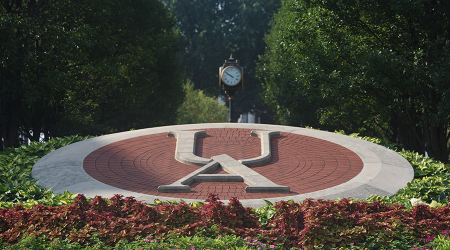 UA校园图像带时钟。